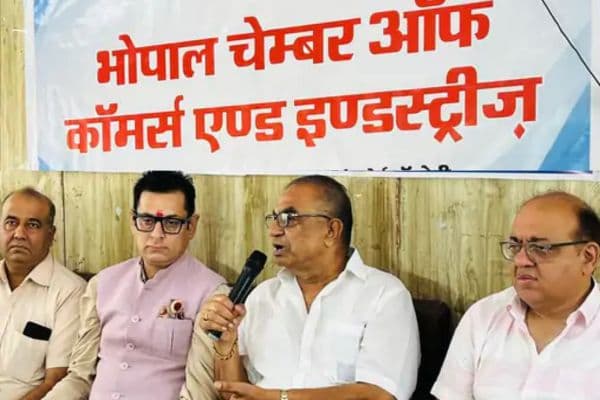 BMC Action: भोपाल में रिहायशी इलाकों में दुकानें सील, 15 से ज्यादा जगहों पर कार्रवाई