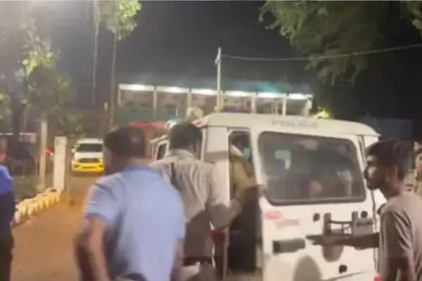 Narmadapuram Crime News: नर्मदापुरम में युवक को 3 घंटे बंधक बनाकर पीटा, शराब ठेकेदार के गुर्गों पर अपहरण का आरोप