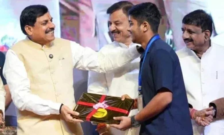 MP के 1.22 लाख छात्रों को बड़ा तोहफा, 1 सितंबर को खातों में आएंगे 25-25 हजार रुपए
