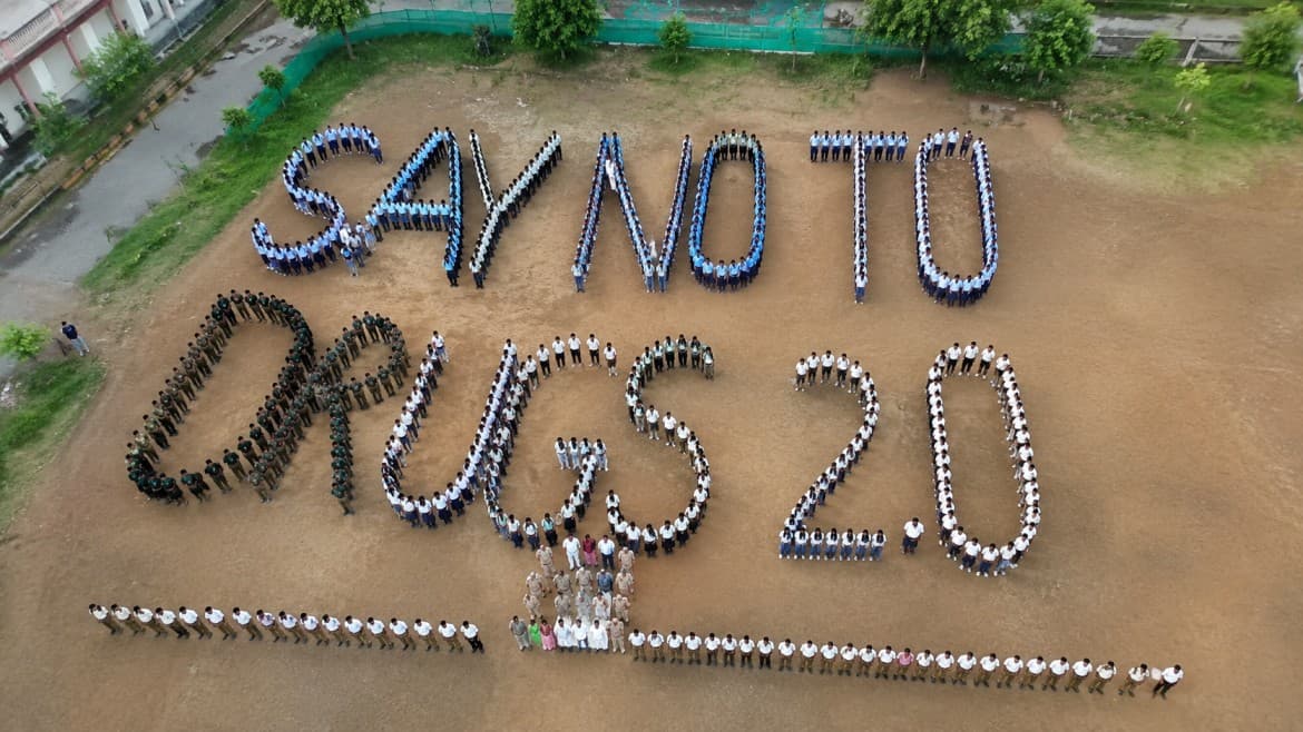 हरदा में सैकड़ों विद्यार्थियों ने बनाई मानव श्रृंखला, ‘Say No to Drugs 2.0’ अभियान के तहत नशामुक्ति का दिया संदेश